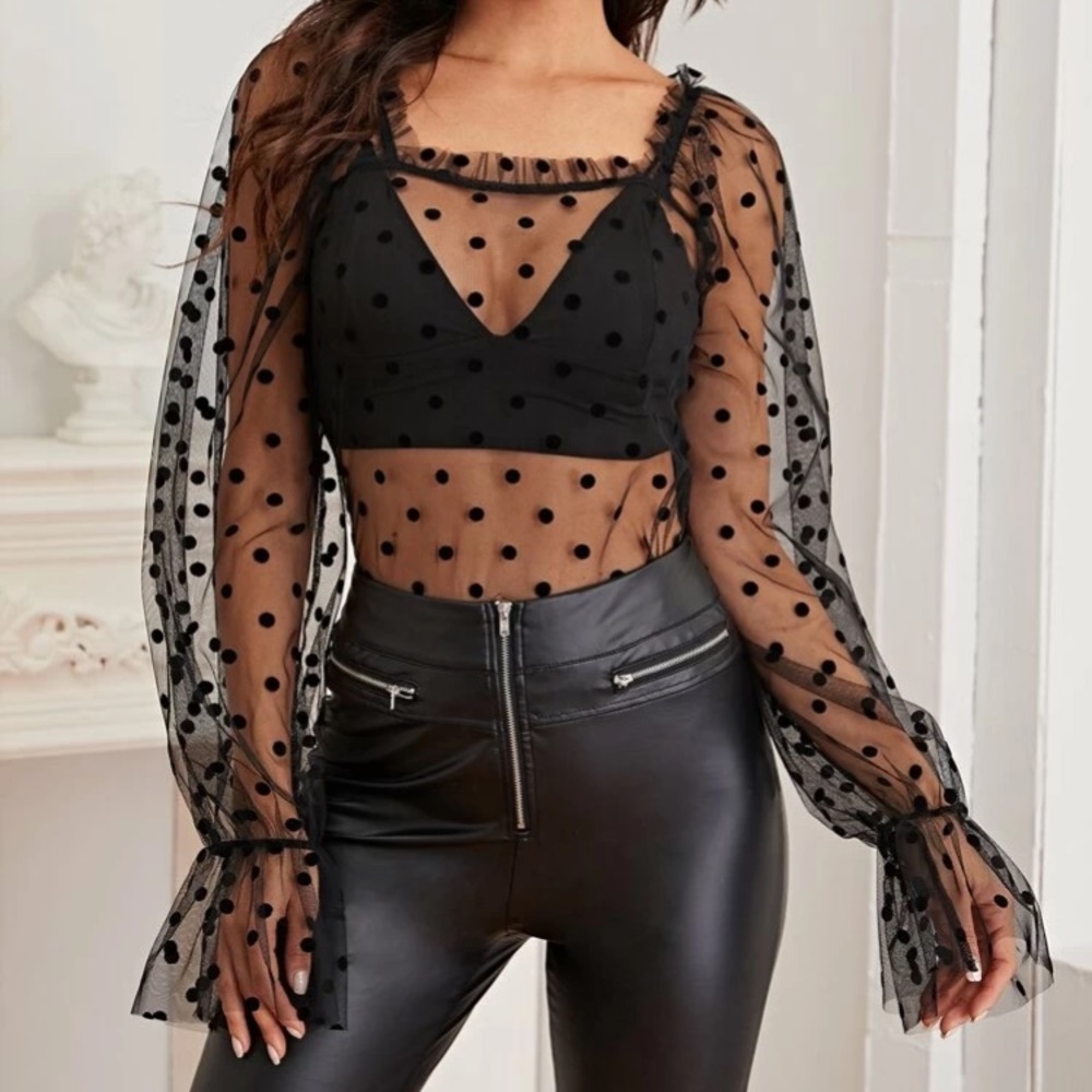 Sheer polkadot top🖤